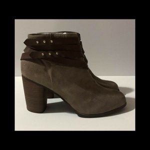 Material Girl Womens Melany Taupe Strappy Zip 3.5" Heel Booties Sz 10.5 NIB